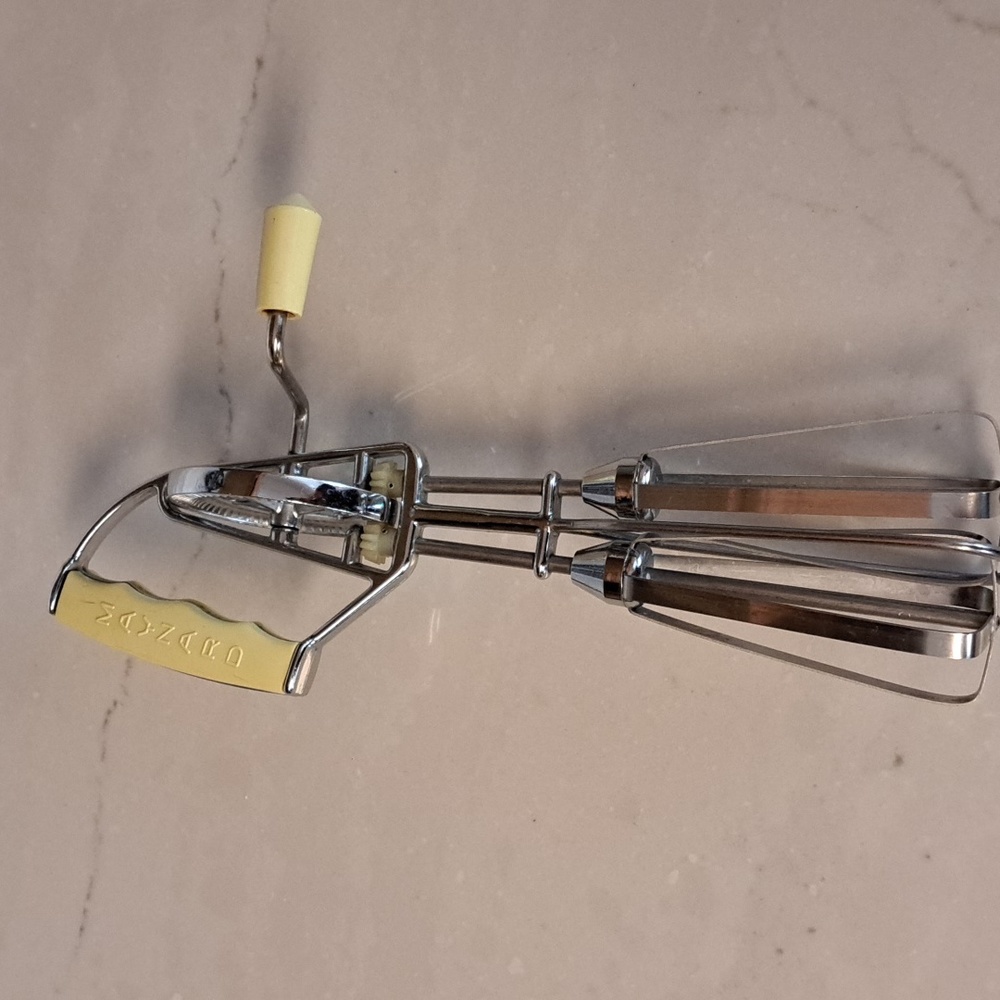Maynard vintage egg beater